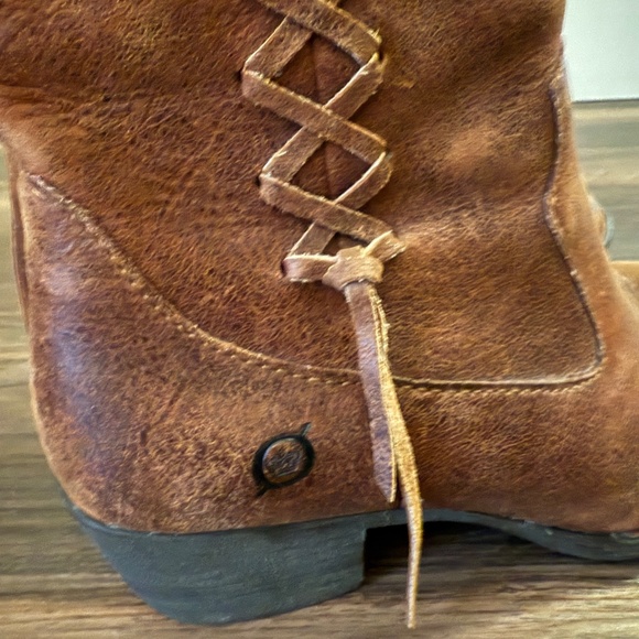 Born Women’s Brown Distressed Leather Western Style Low Boot Size 7.5 - Picture 8 of 13